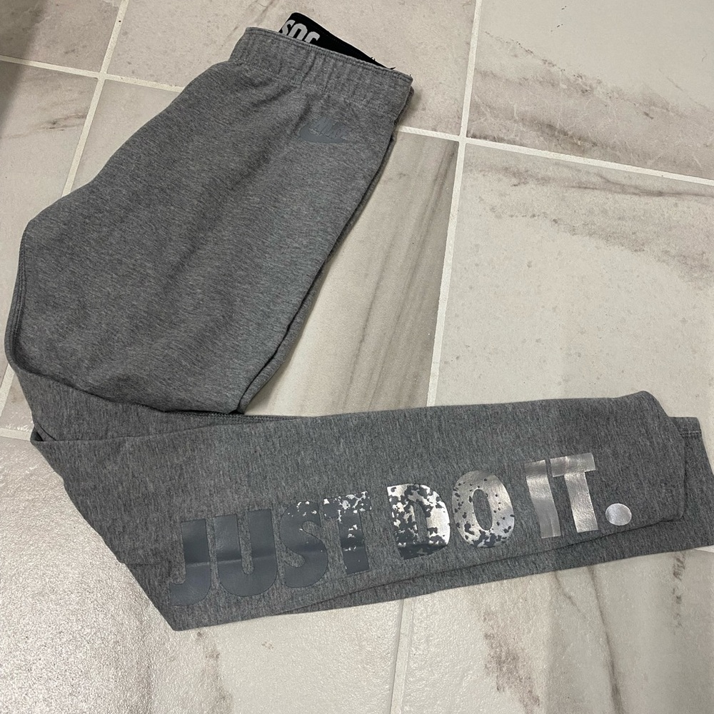 Grey Nike leggings